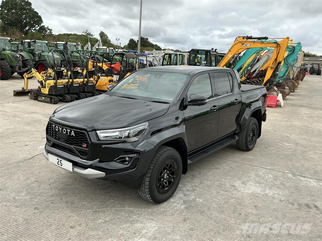 Toyota Hilux 2.8 D-4D GR SPORT II Pickup Double Cab Preču pārvadāšanas furgoni