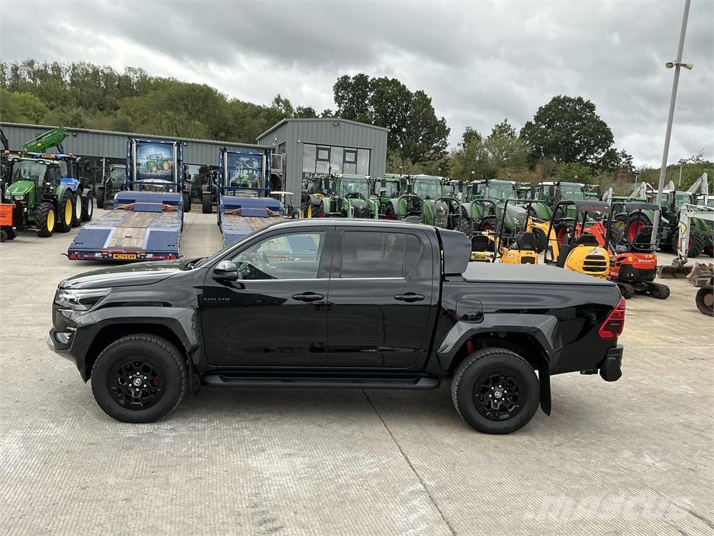 Toyota Hilux 2.8 D-4D GR SPORT II Pickup Double Cab Preču pārvadāšanas furgoni