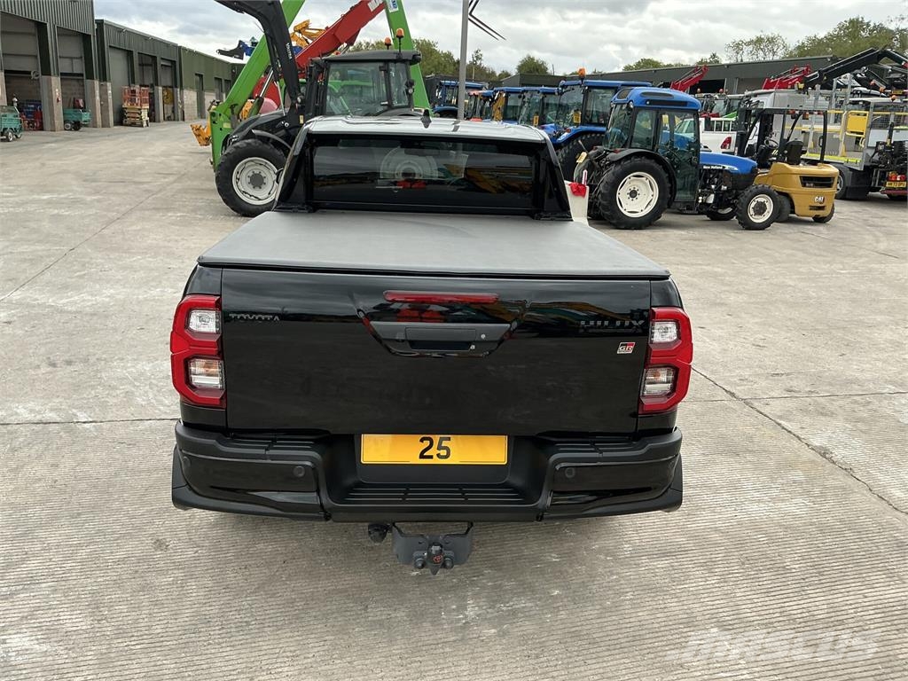 Toyota Hilux 2.8 D-4D GR SPORT II Pickup Double Cab Preču pārvadāšanas furgoni