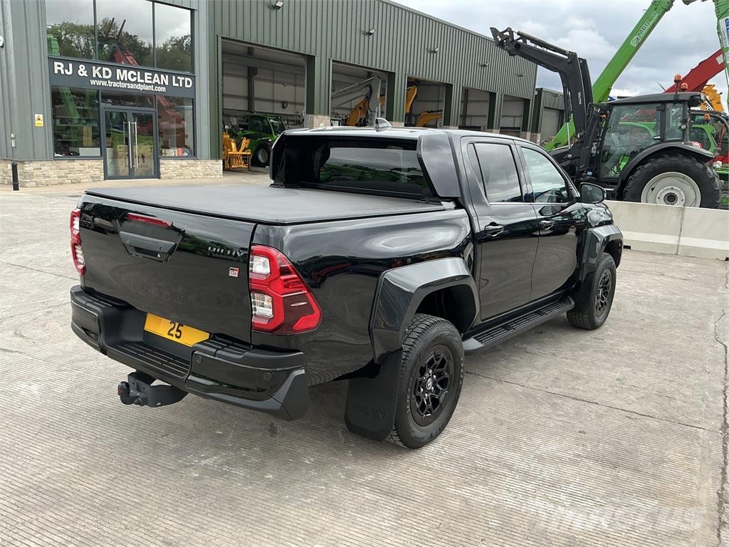 Toyota Hilux 2.8 D-4D GR SPORT II Pickup Double Cab Preču pārvadāšanas furgoni
