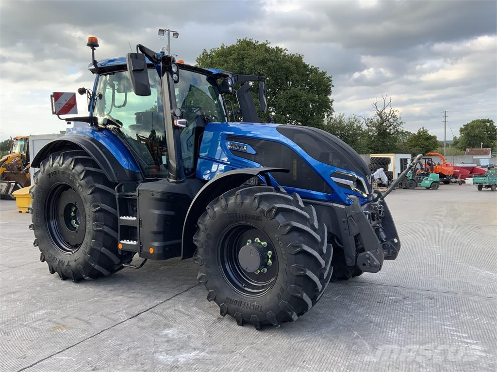 Valtra Q265 Unlimited Tractor (ST27767) ماكينات زراعية - غير ذلك