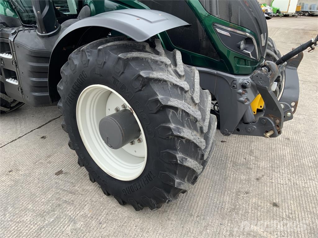 Valtra T214 Versu Tractor (ST26880) Agriculture - Others