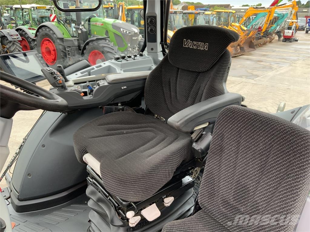Valtra T214 Versu Tractor (ST26880) Agriculture - Others