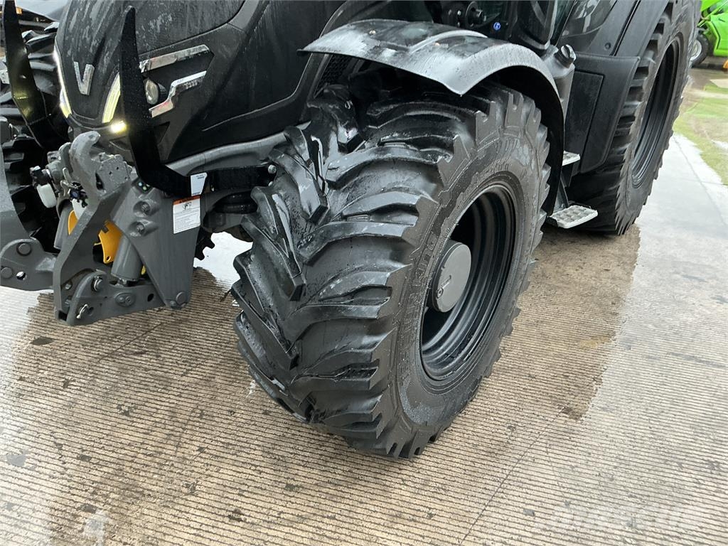 Valtra T235V Unlimited Tractor (ST27992) Tractors