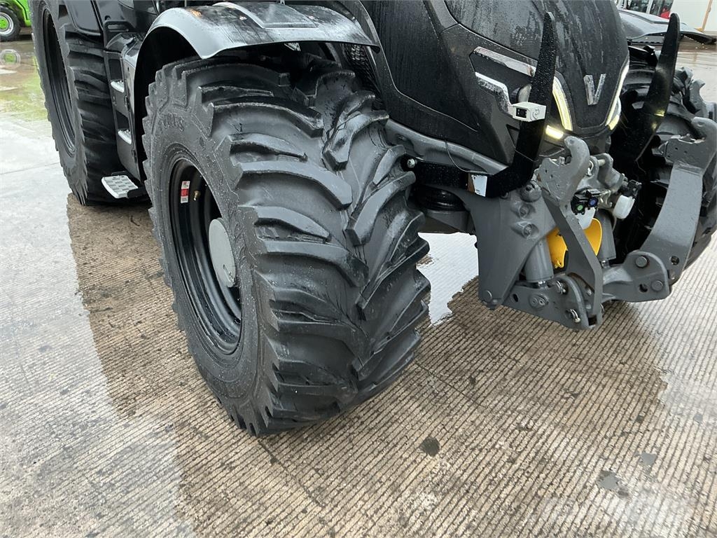 Valtra T235V Unlimited Tractor (ST27992) Tractors