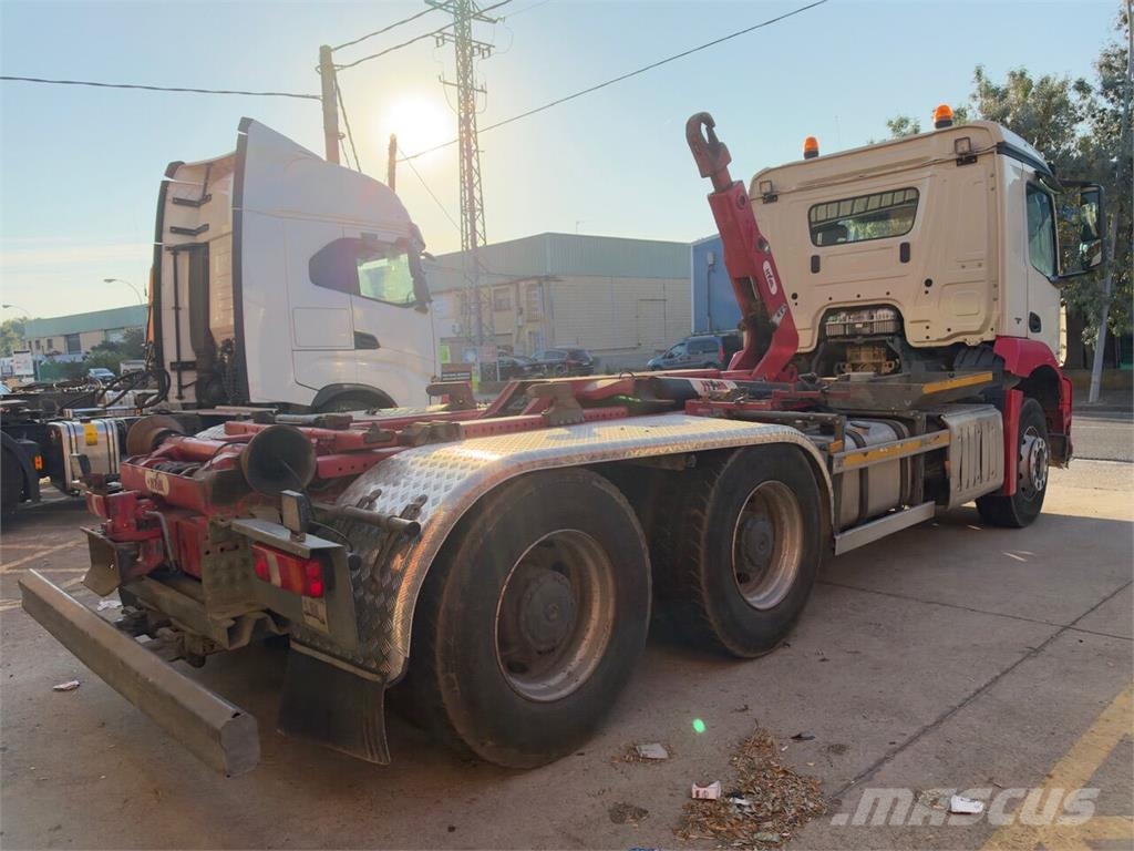 Mercedes-Benz Arocs 2643 Camion ampliroll