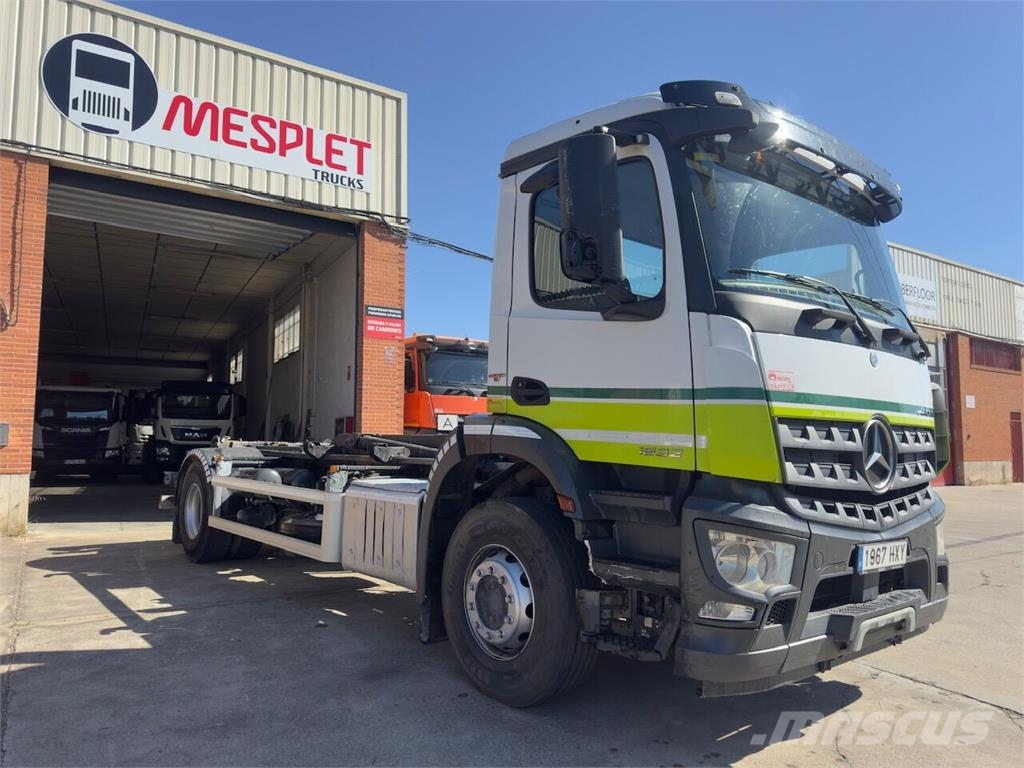 Mercedes-Benz Arocs 1832 Camiones elevadores de gancho