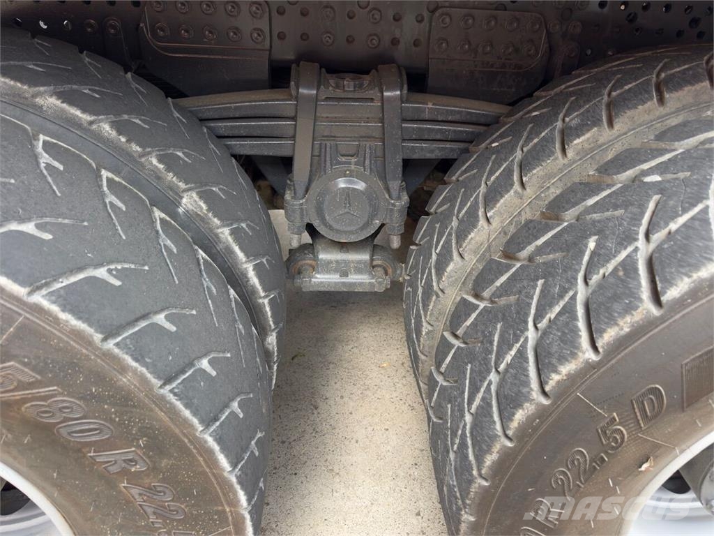 Mercedes-Benz Arocs 3345 덤프 트럭