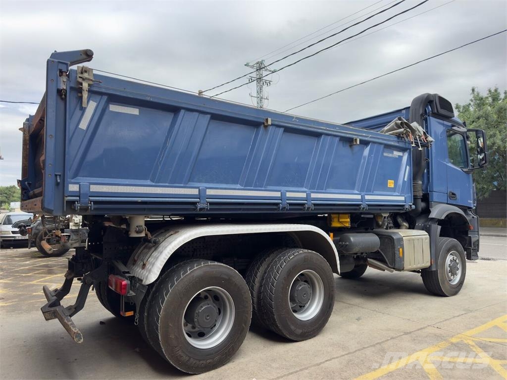 Mercedes-Benz Arocs 3345 덤프 트럭
