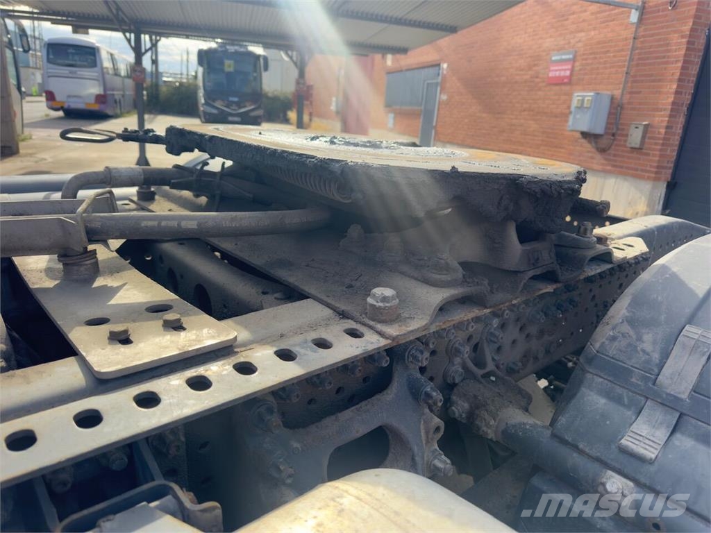 Mercedes-Benz Arocs 2145 Tracteur routier