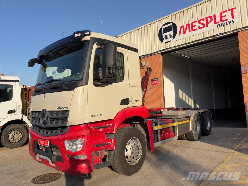 Mercedes-Benz Arocs 2643 Camion ampliroll