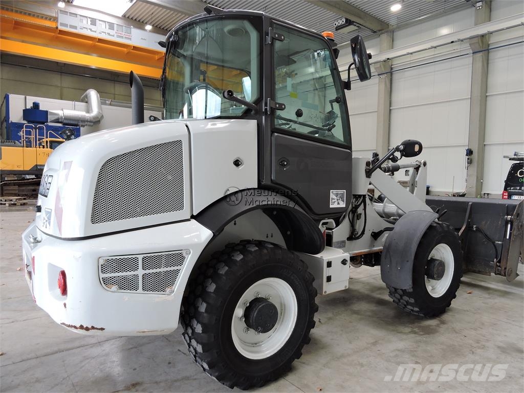 CASE 221F + Fork Wheel loaders