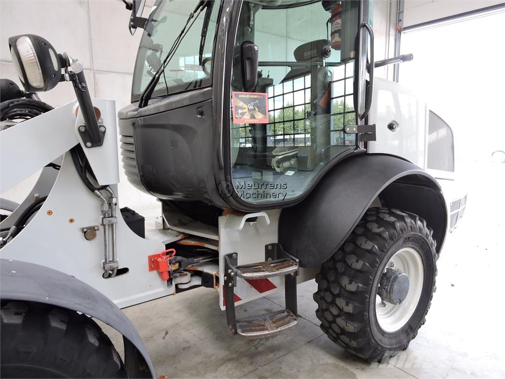CASE 221F + Fork Wheel loaders