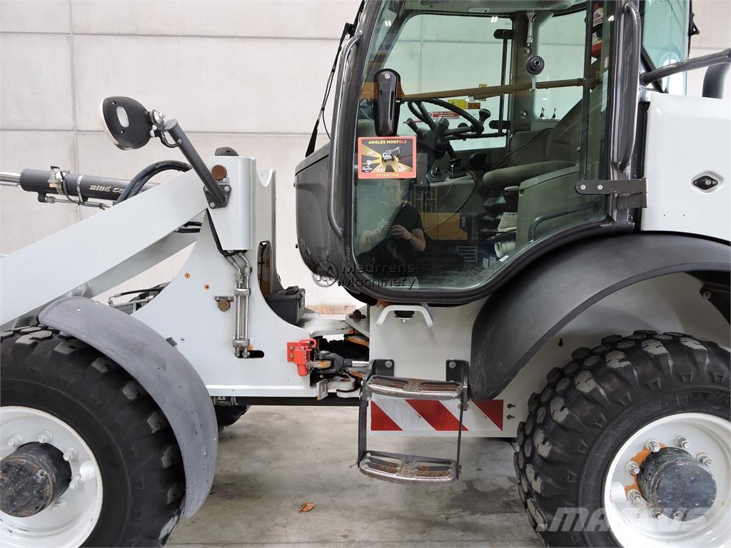 CASE 221F + Fork Wheel loaders