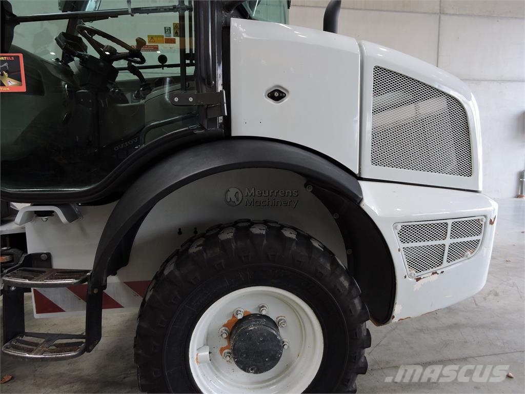 CASE 221F + Fork Wheel loaders