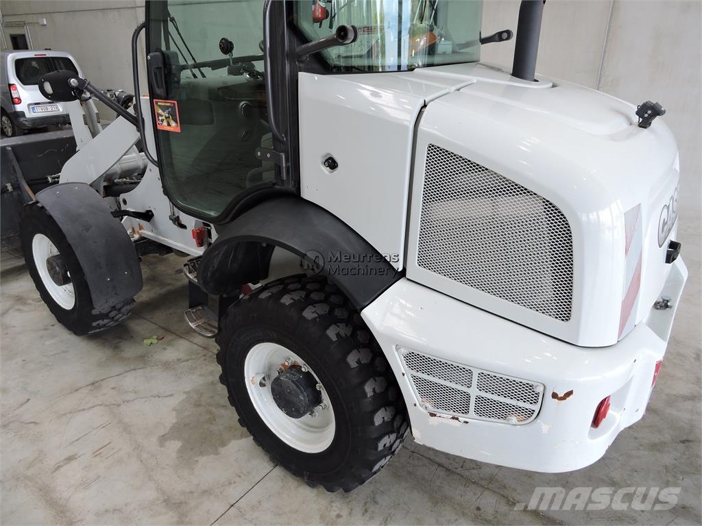 CASE 221F + Fork Wheel loaders