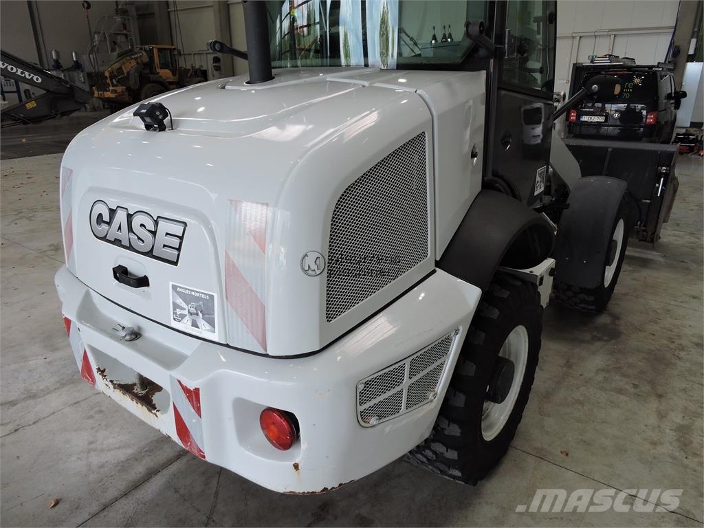 CASE 221F + Fork Wheel loaders