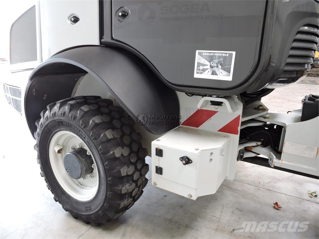 CASE 221F + Fork Wheel loaders