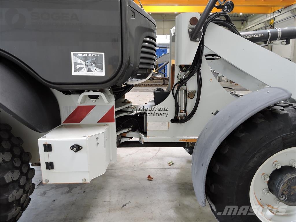 CASE 221F + Fork Wheel loaders