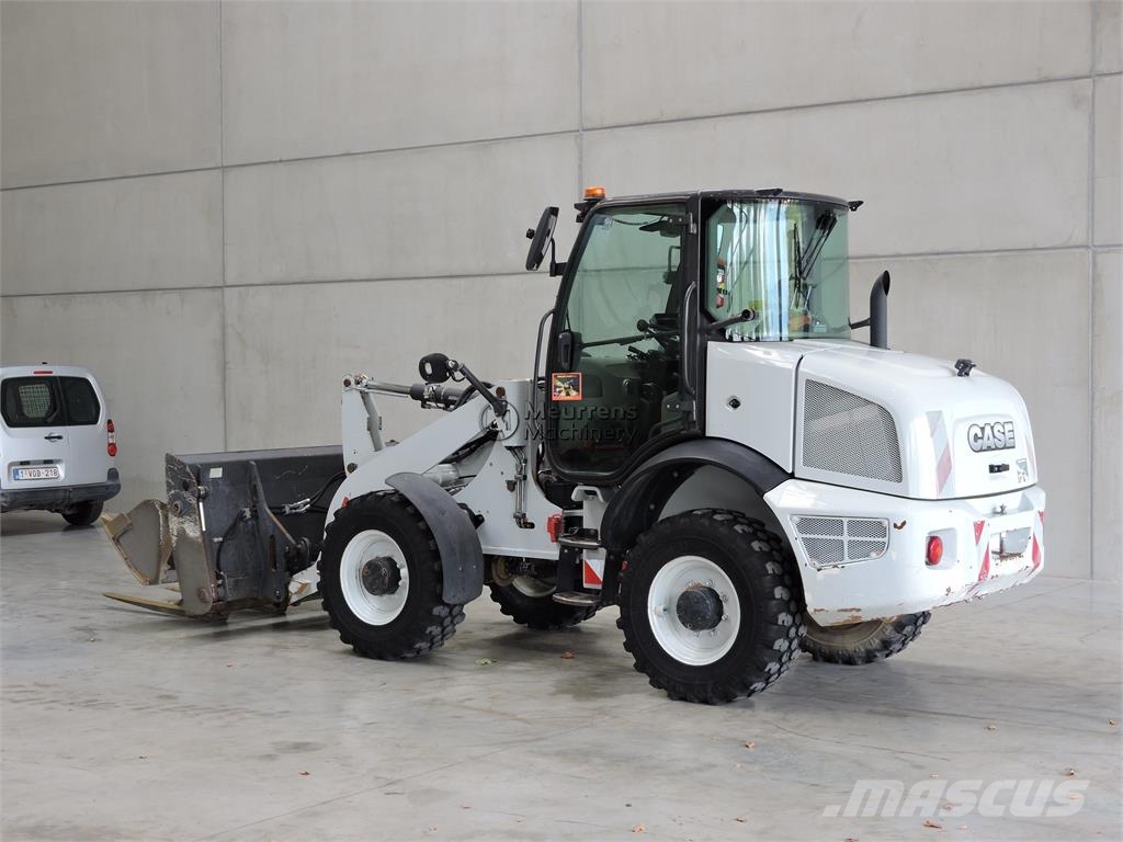 CASE 221F + Fork Wheel loaders
