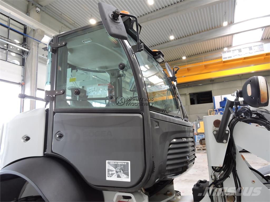 CASE 221F + Fork Wheel loaders