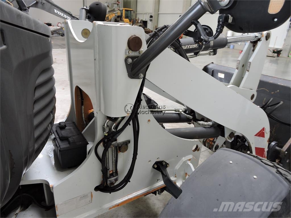 CASE 221F + Fork Wheel loaders