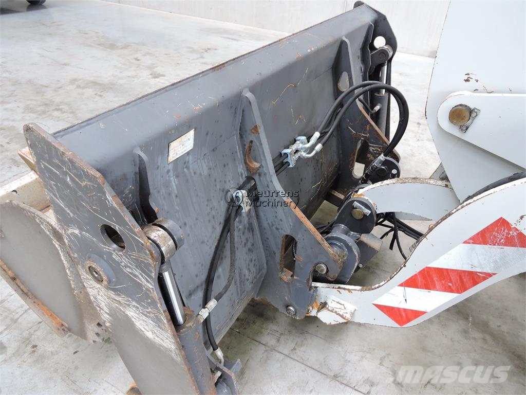 CASE 221F + Fork Wheel loaders