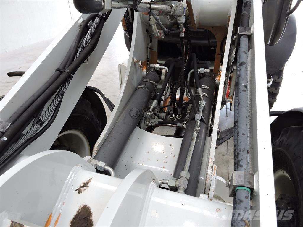CASE 221F + Fork Wheel loaders