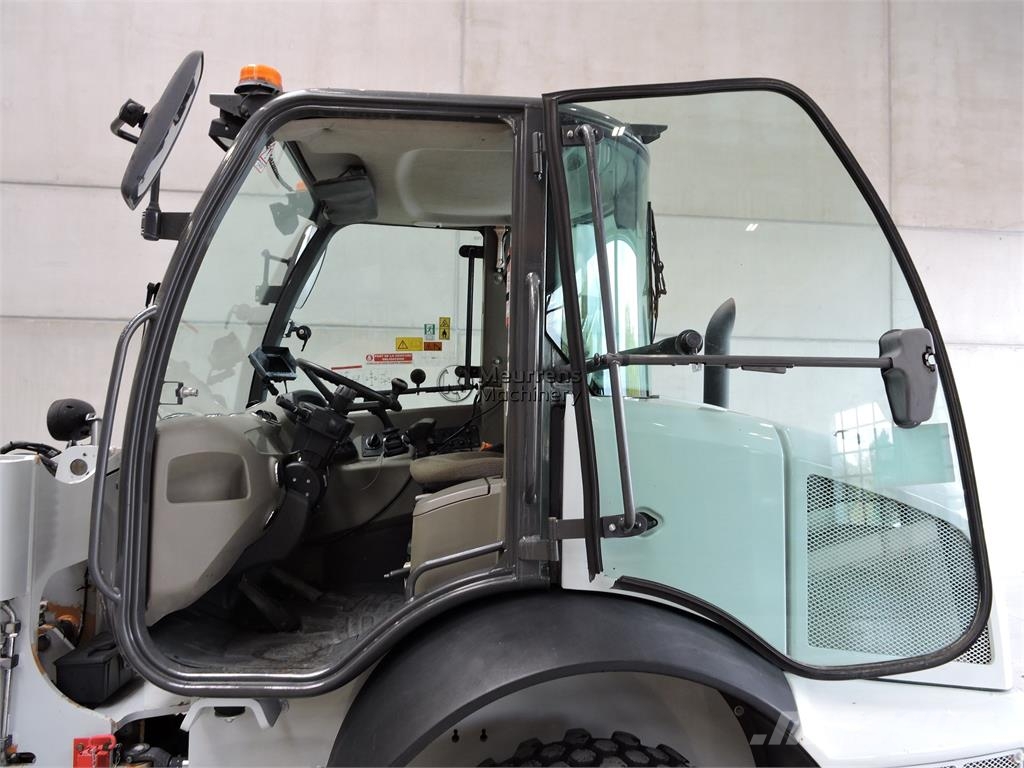 CASE 221F + Fork Wheel loaders