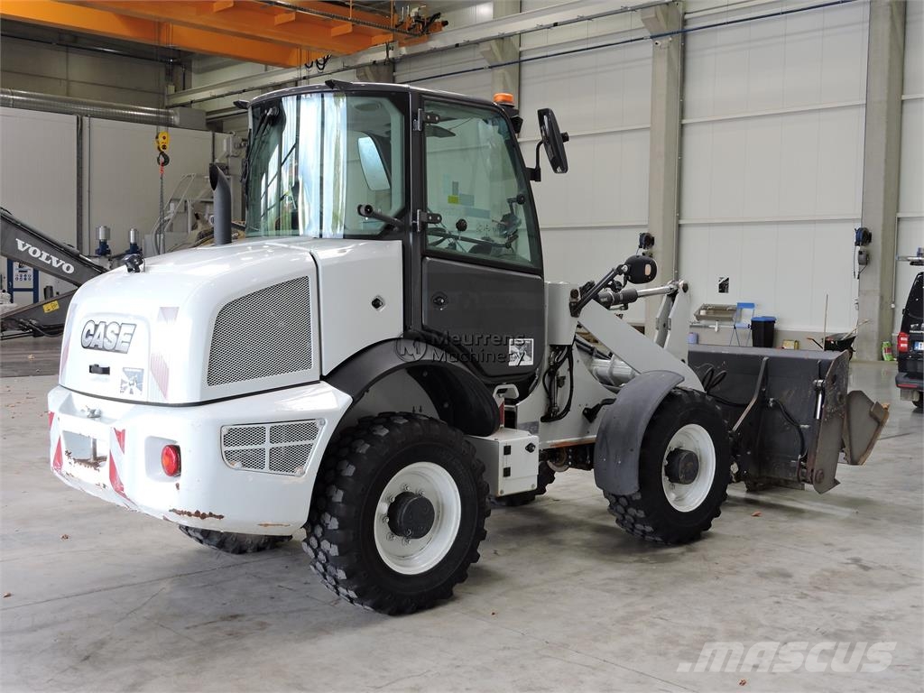CASE 221F + Fork Wheel loaders
