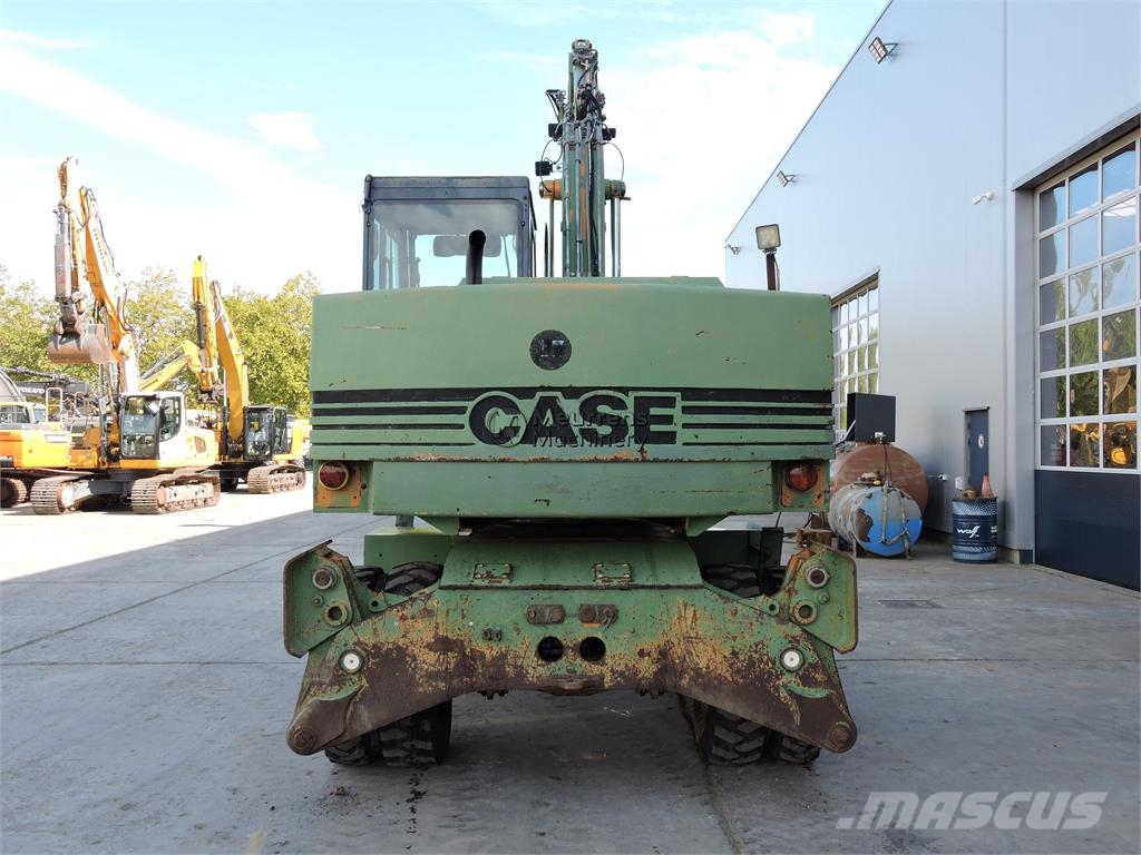 CASE 688B Gravemaskiner på hjul