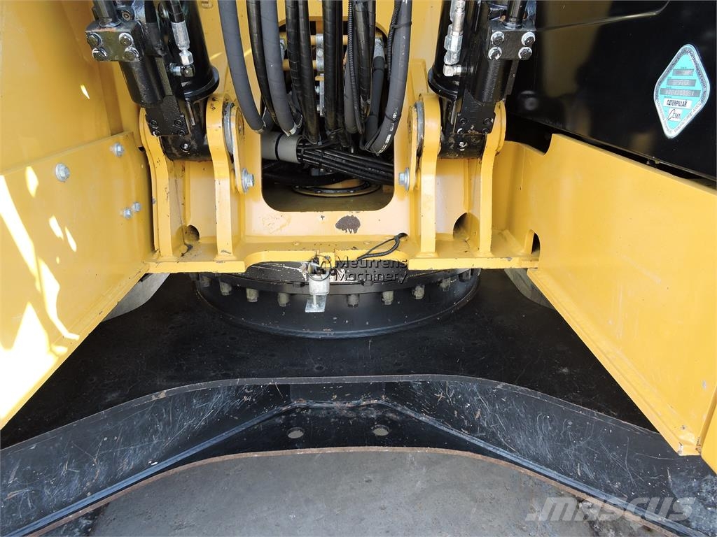 CAT 325 F LCR Pelle sur chenilles