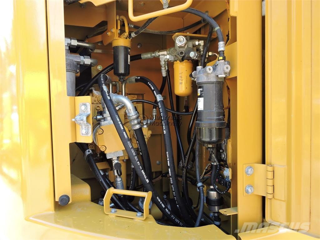 CAT 325 F LCR Pelle sur chenilles