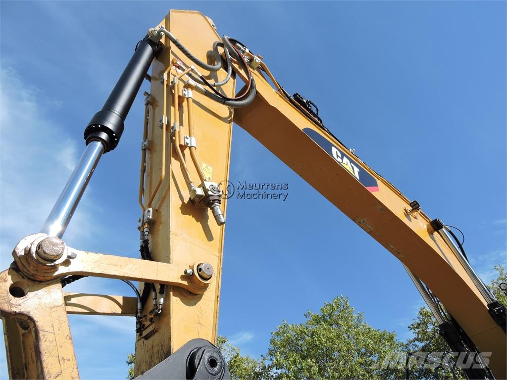 CAT 325 F LCR Pelle sur chenilles