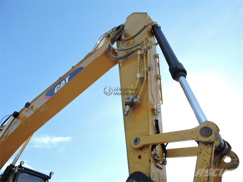 CAT 325 F LCR Pelle sur chenilles