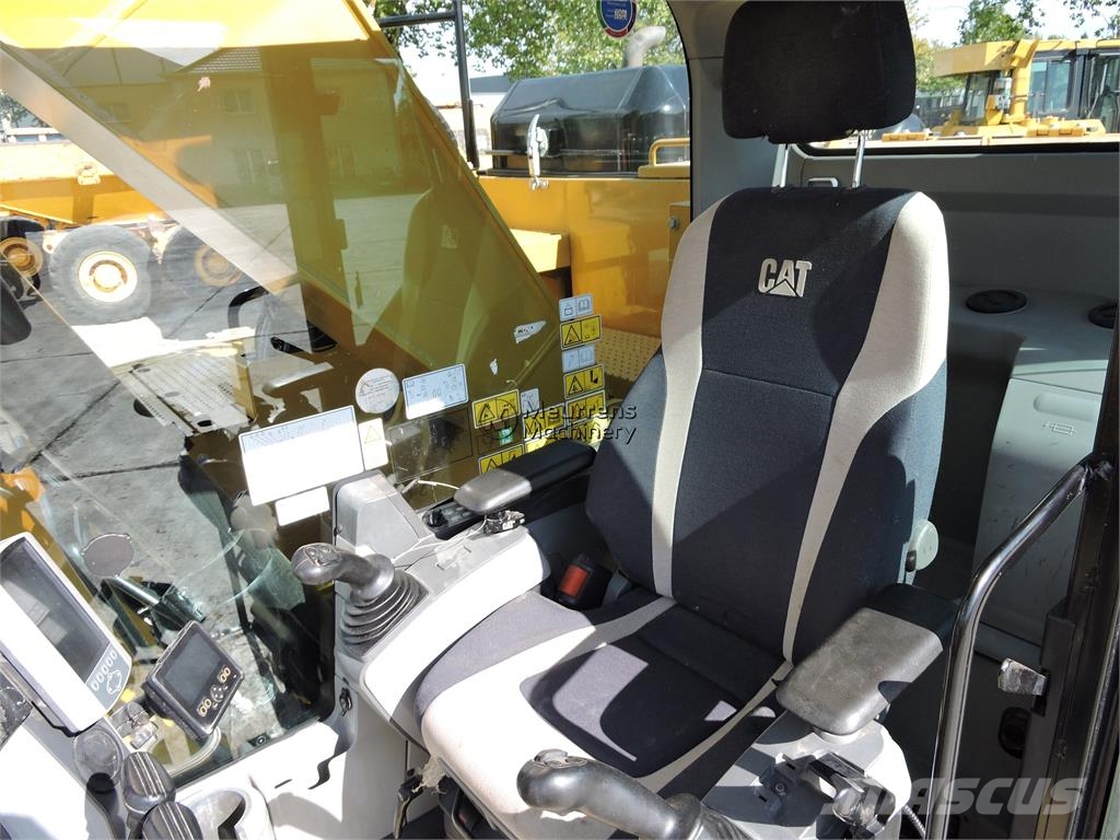 CAT 325 F LCR Pelle sur chenilles