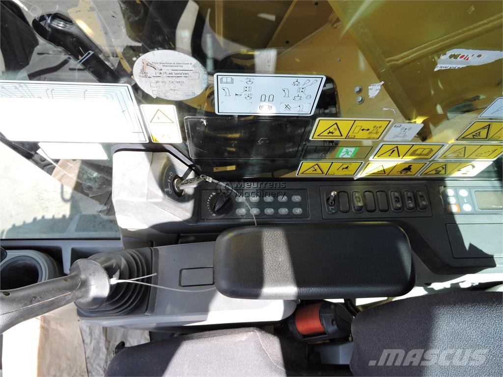 CAT 325 F LCR Pelle sur chenilles