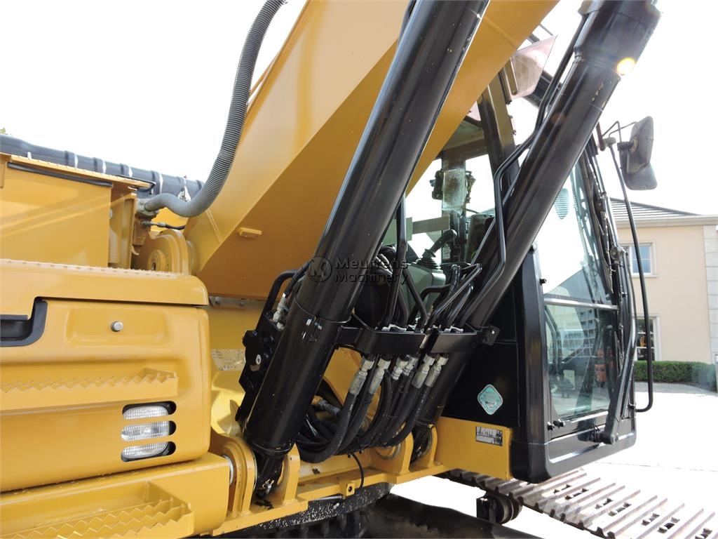 CAT 330 F 대형 굴삭기 29톤 이상