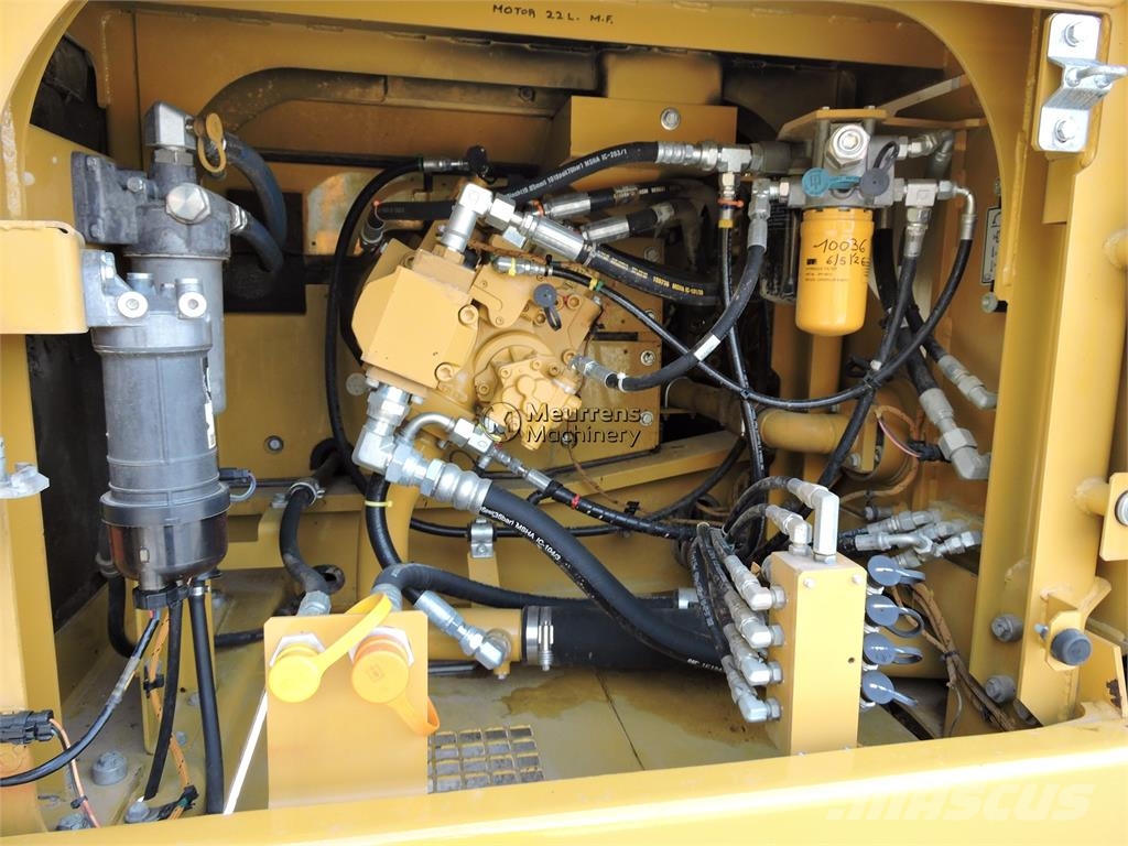 CAT 330 F 대형 굴삭기 29톤 이상