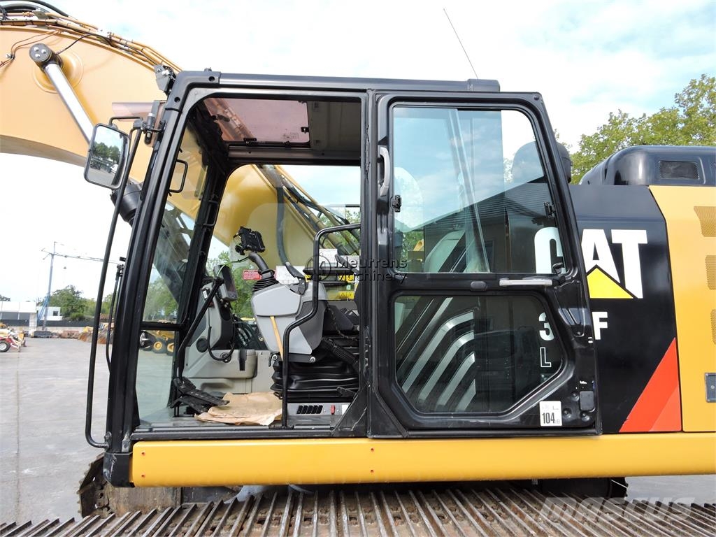 CAT 330 F 대형 굴삭기 29톤 이상