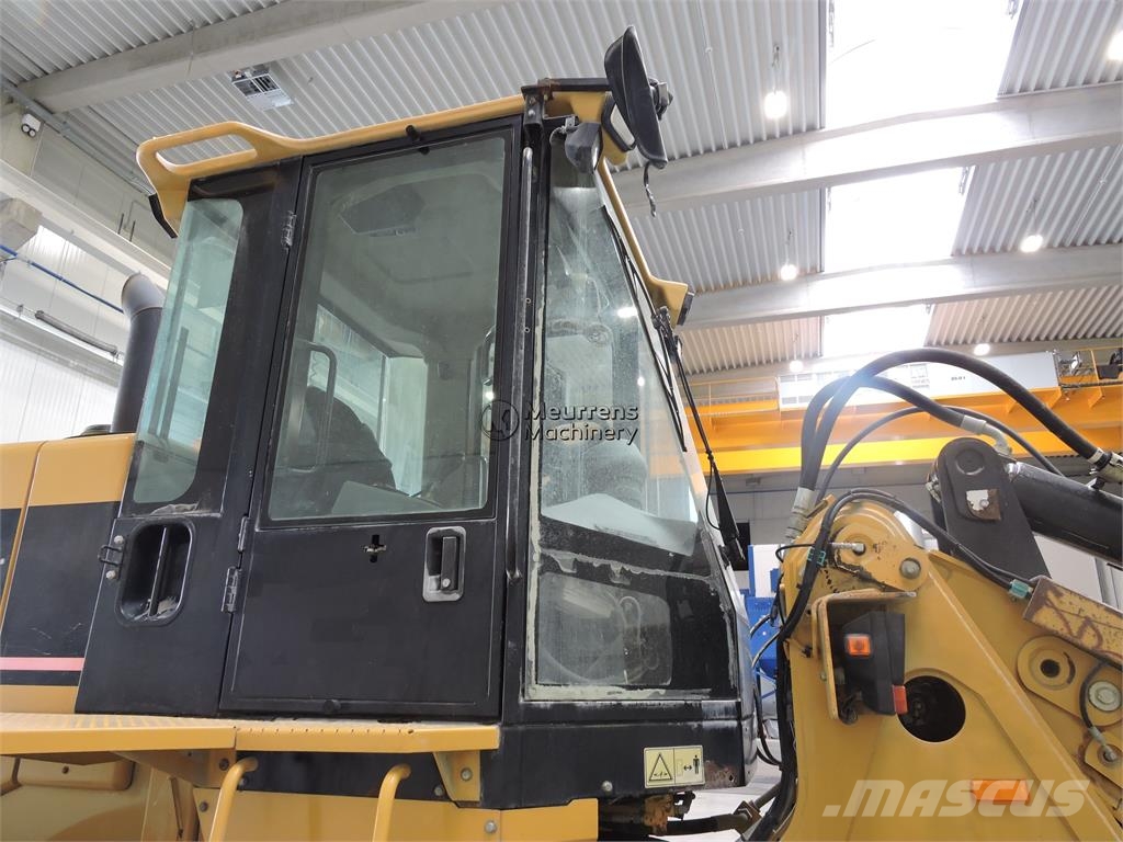 CAT 924G لوادر بعجل
