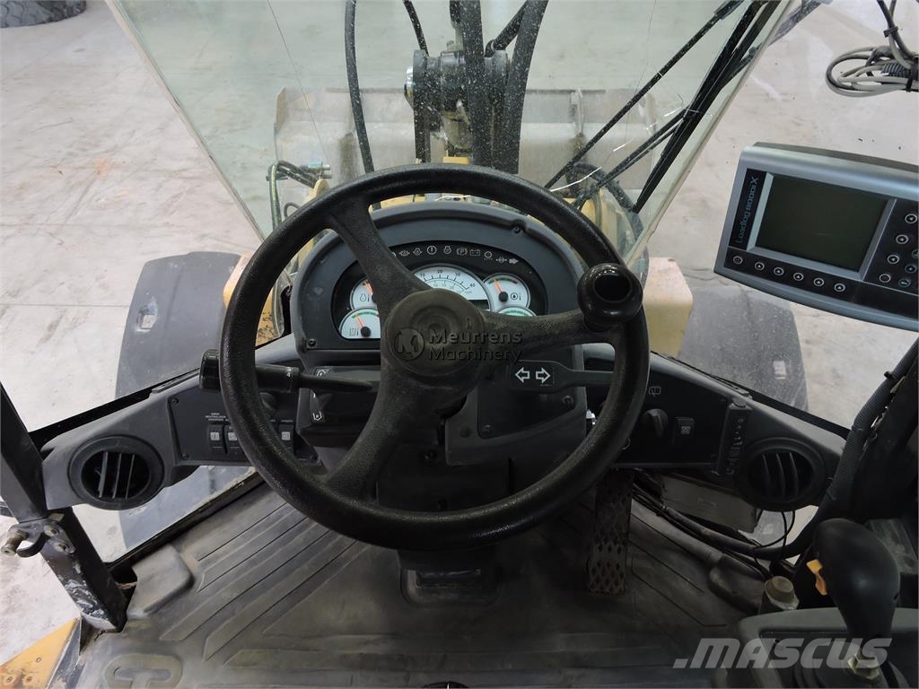 CAT 924G لوادر بعجل