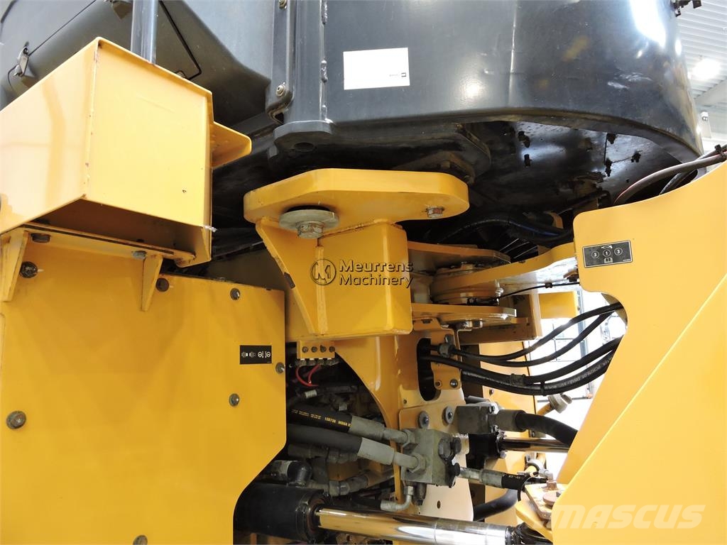 CAT 966M 3rd Function Pale gommate