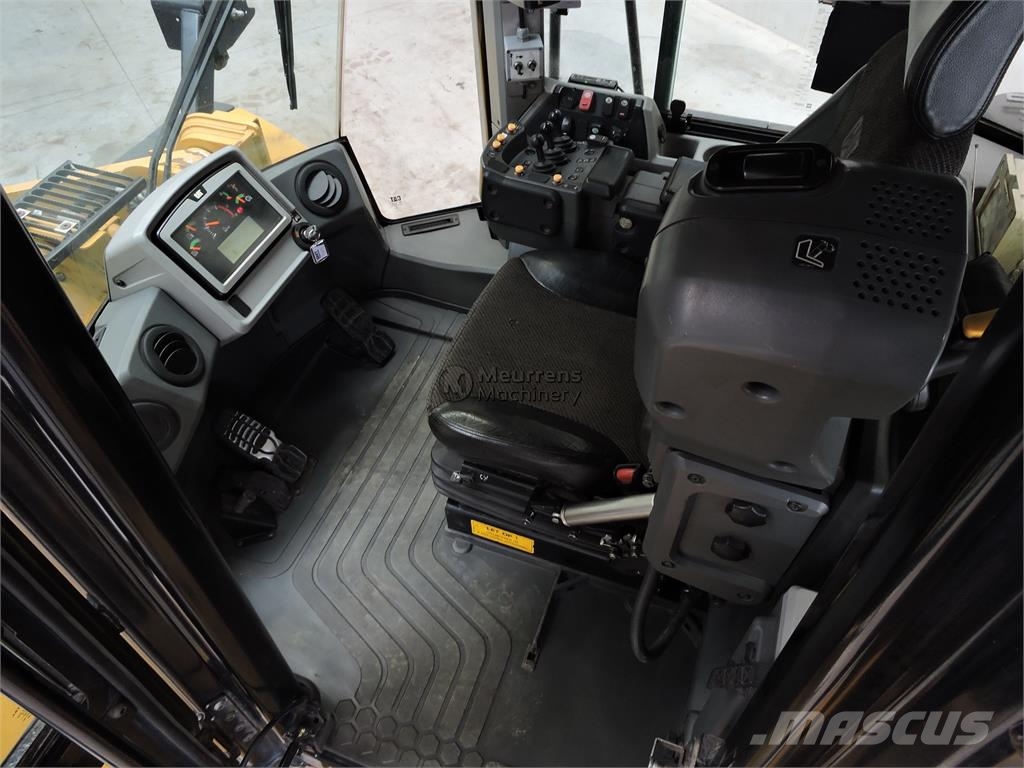 CAT 966M 3rd Function Pale gommate