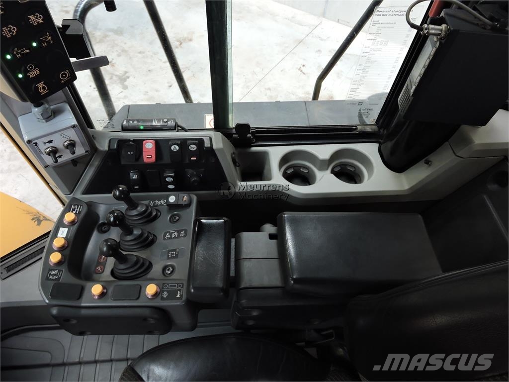 CAT 966M 3rd Function Pale gommate