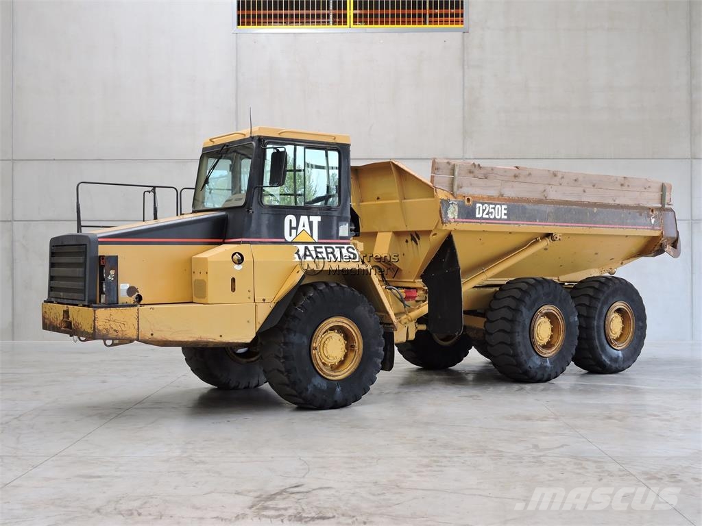 CAT D250E ساحبات مفصلية