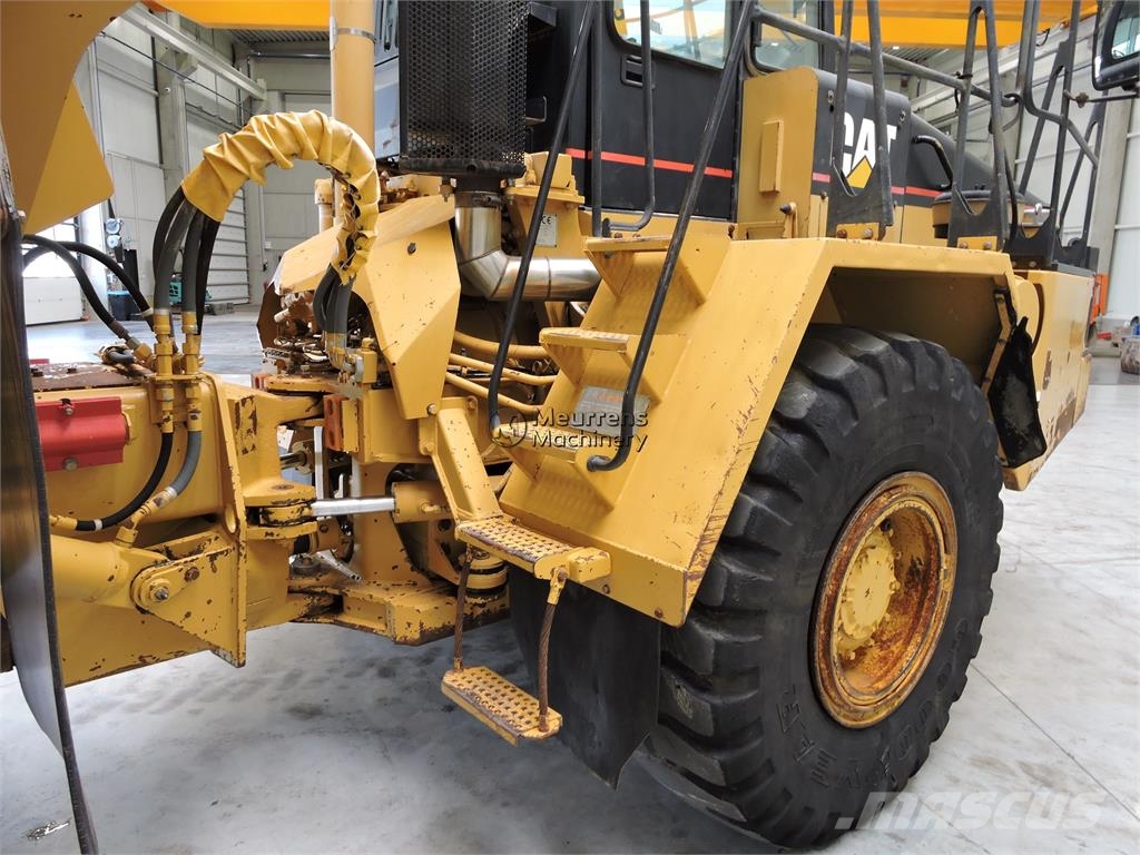 CAT D250E ساحبات مفصلية