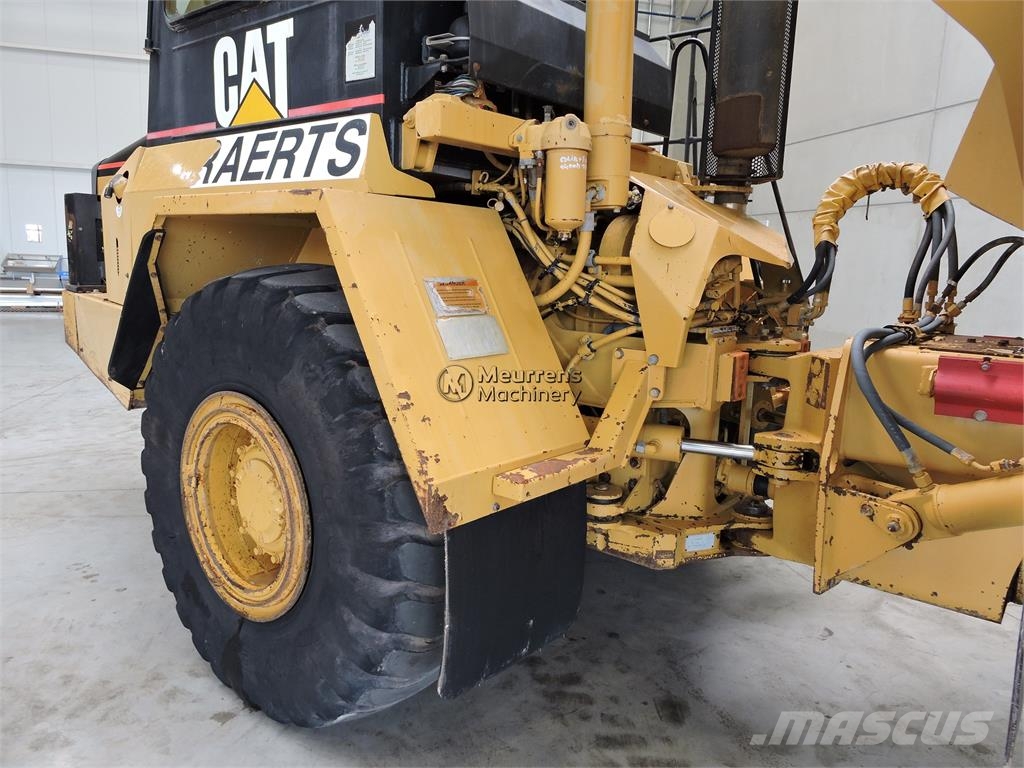 CAT D250E ساحبات مفصلية