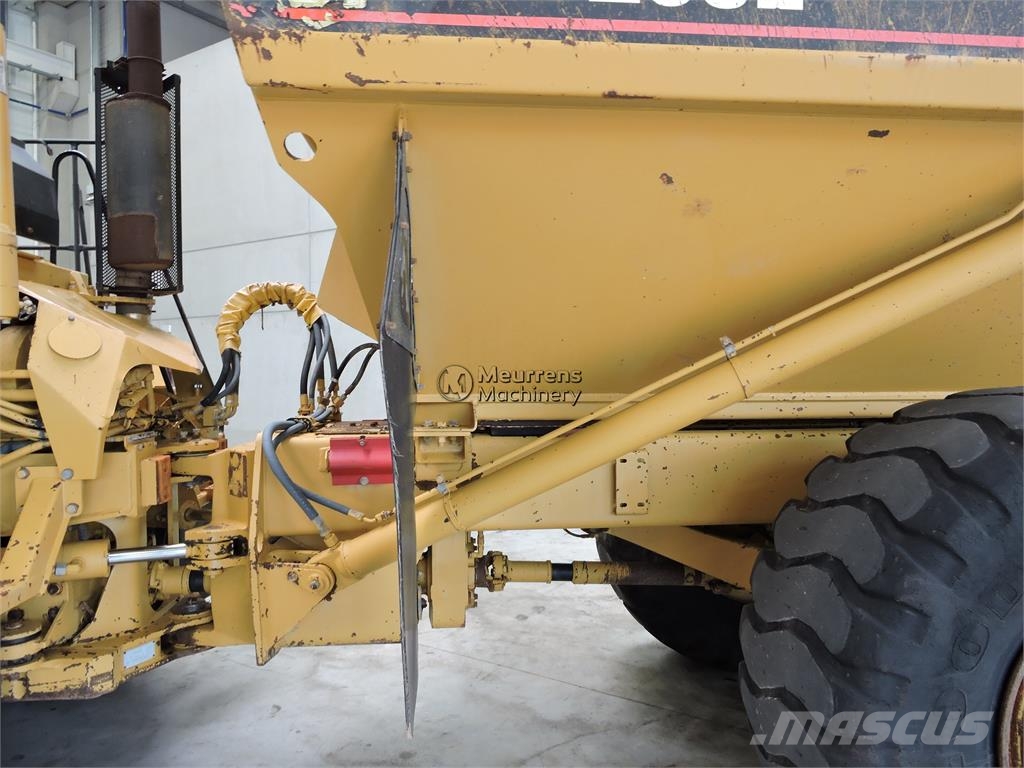 CAT D250E ساحبات مفصلية