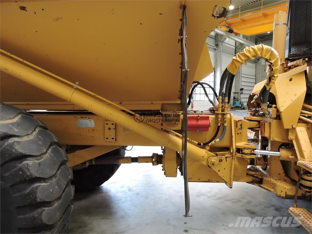 CAT D250E ساحبات مفصلية